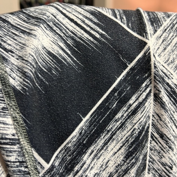 Lululemon capri leggings size 4 - Picture 7 of 7